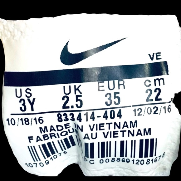 Nike Air Max 90 Essential • Triple Leather • Women’s Sneakers • Size 5 - Picture 3 of 6